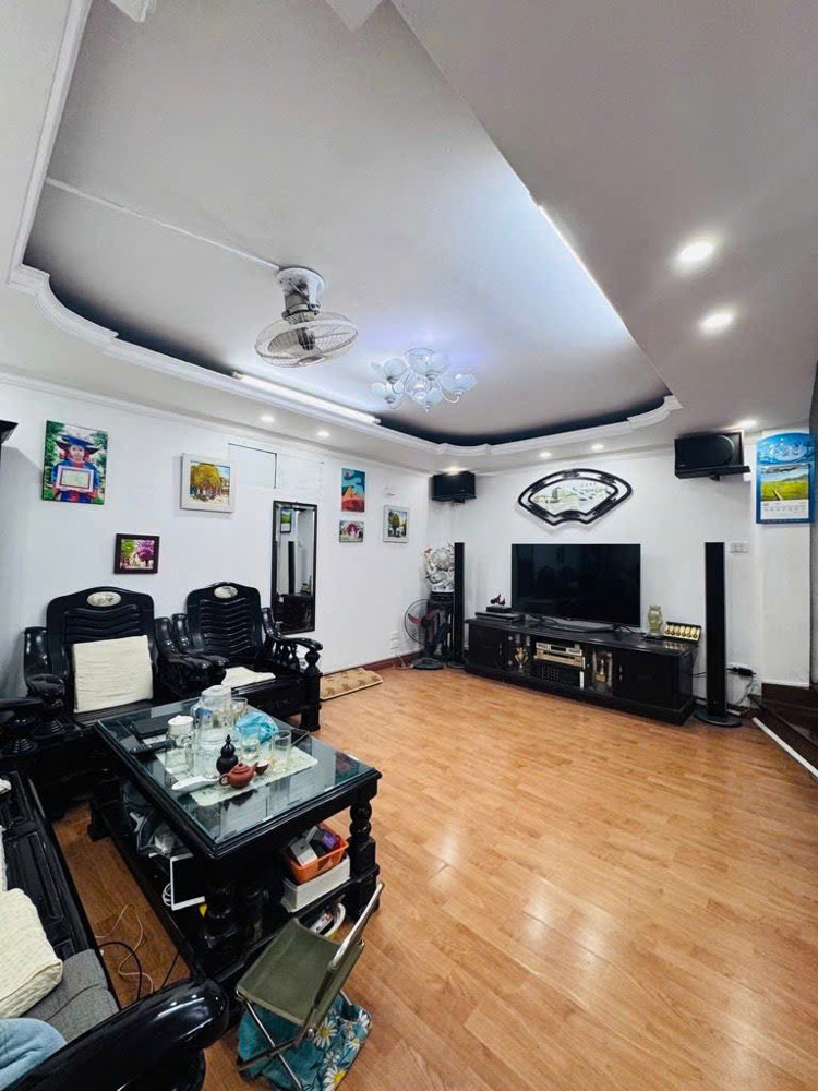 Cần Bán Nhà Lạc Long Quân 64m, 4 tầng, 2 thoáng, tiện ích bàn ngàn!