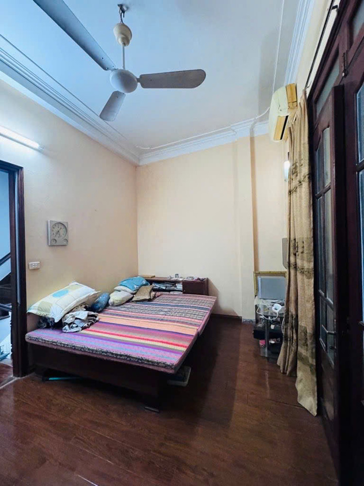 Cần Bán Nhà Lạc Long Quân 64m, 4 tầng, 2 thoáng, tiện ích bàn ngàn!