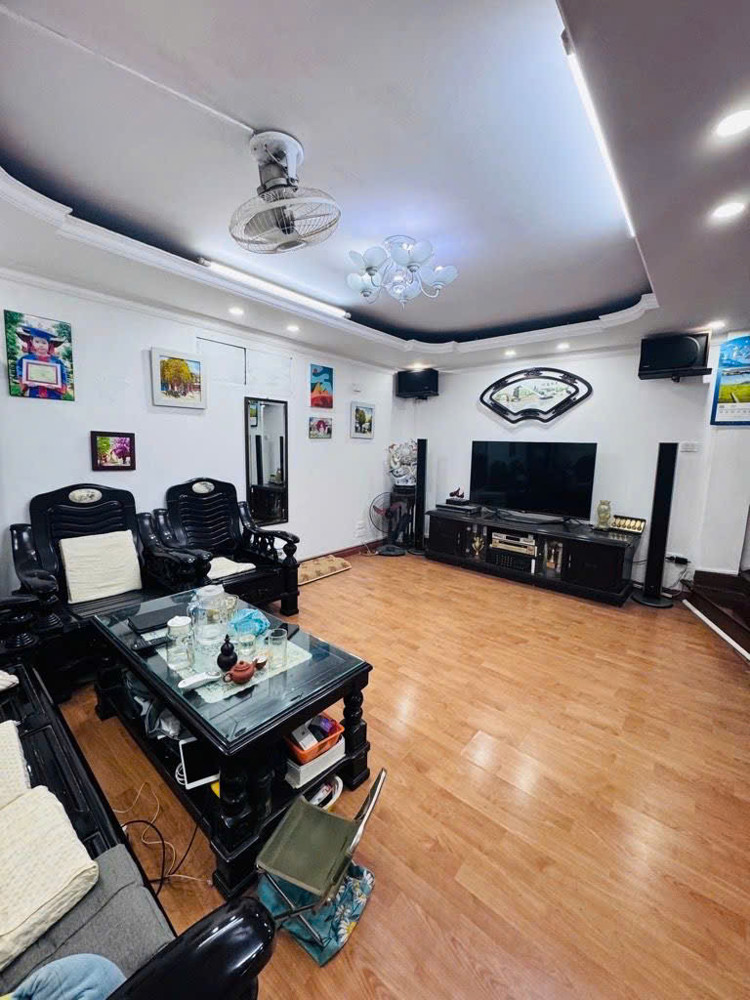 Cần Bán Nhà Lạc Long Quân 64m, 4 tầng, 2 thoáng, tiện ích bàn ngàn!