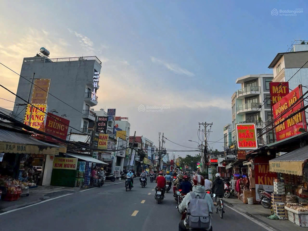 Chính chủ bán nhà 3 lầu đường Nguyễn Văn Tăng Q9 cũ, Mặt tiền 6m. Giá 6,65 tỷ. LH: 0845936678