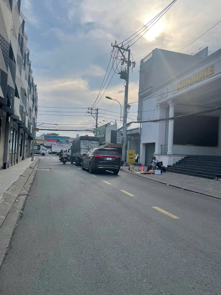 BÁN TÒA NHÀ 2.600M² MẶT TIỀN TRUNG MỸ TÂY 2A – QUẬN 12 GIÁ SIÊU HỜI