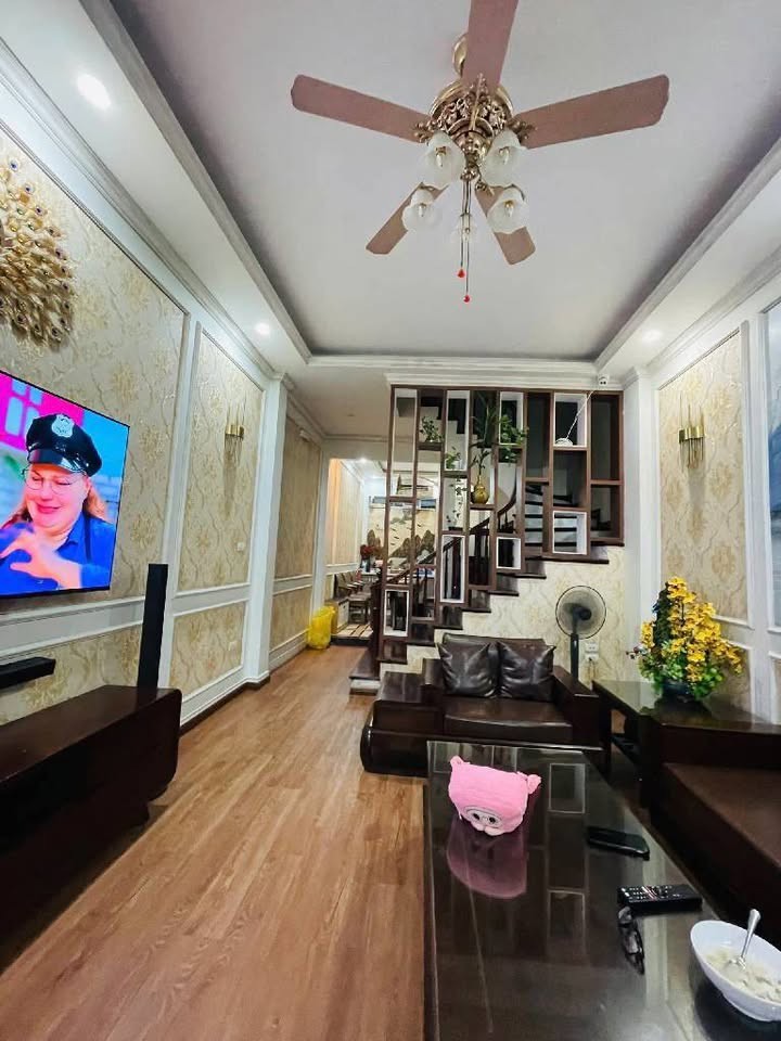 án nhà CC Licogi P. Đại Từ, HN, DT 112 m2, giá bán 8.3 tỷ 🔥Mô tả: ☀️ Nhà thoáng, tầng trung, căn gó