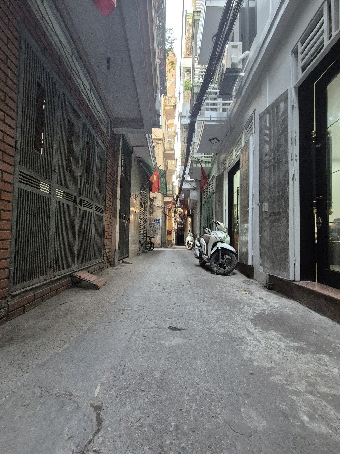 🏠 Phân lô Trương Định  42m²  5 tầng  Lô góc
🚲 Ngõ nông, ngõ rộng ba gác đỗ cửa
💰 Giá: 9,5 tỷ