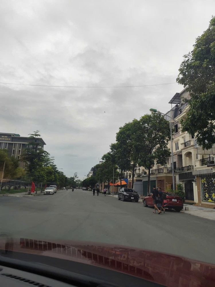 CC CẦN BÁN LÔ ĐẤT VÀNG ,PHÂN LÔ VĨA HÈ, Ô TÔ ĐỖ NGÀY ĐÊM TRƯƠC NHÀ .
LAI XÁ 73M KINH DOANH ĐƯỜNG