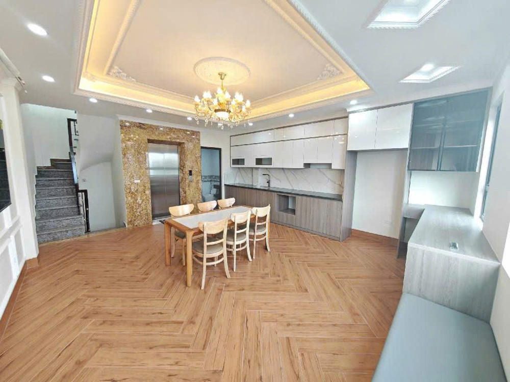 7 TẦNG THANG MÁY PHẠM VĂN ĐỒNG, Ô TÔ 7 CHỖ, DÒNG TIỀN KHỦNG NHỈNH 18 TỶ