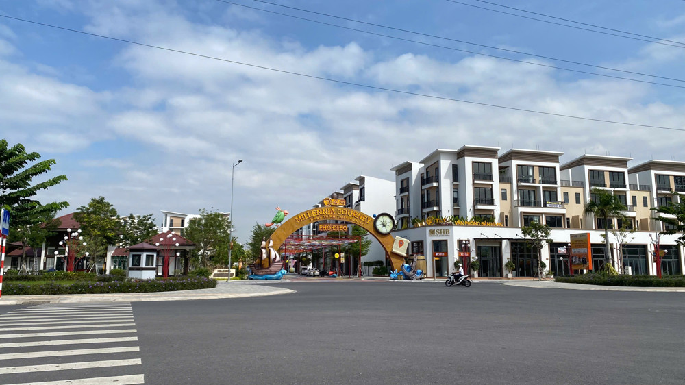 NHÀ CẠNH MẶT TIỀN PHỐ ĐI BỘ - 5MX20M - PHÚ MỸ HƯNG (20 PHÚT) - NHỈNH 5 TỶ - 1 TRỆT 3 LẦU