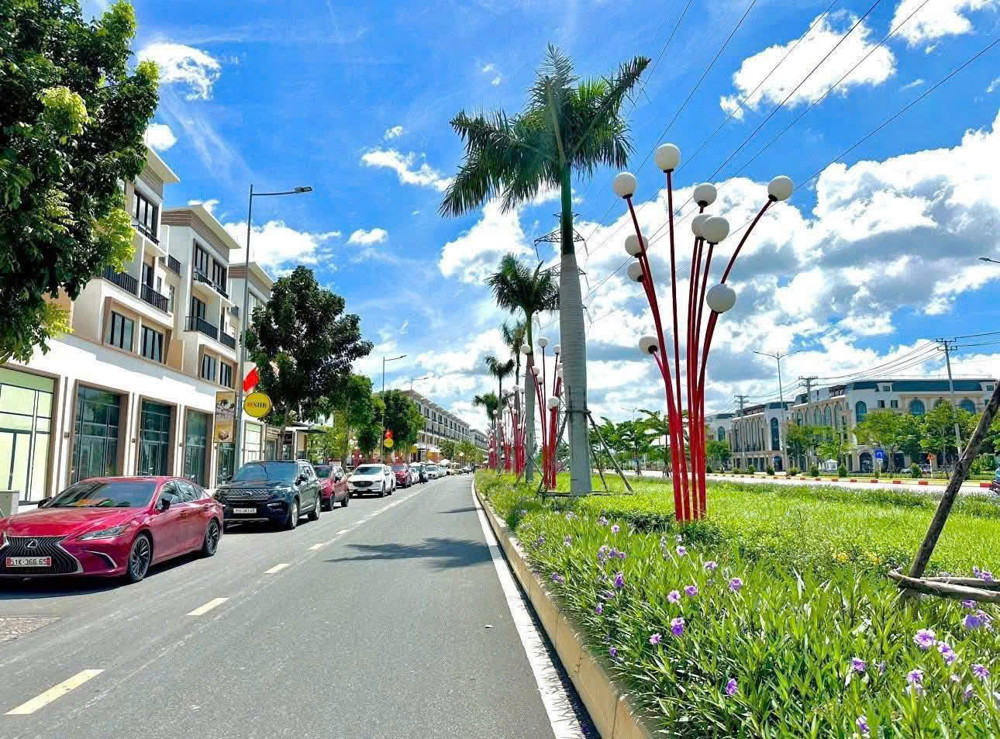 NHÀ CẠNH MẶT TIỀN PHỐ ĐI BỘ - 5MX20M - PHÚ MỸ HƯNG (20 PHÚT) - NHỈNH 5 TỶ - 1 TRỆT 3 LẦU