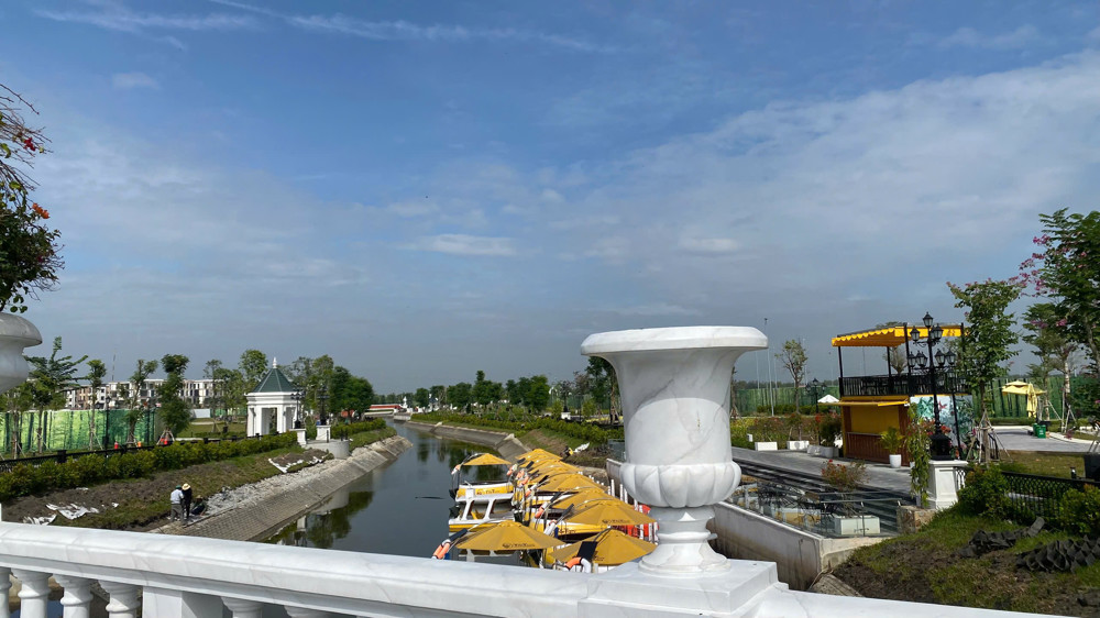 NHÀ CẠNH MẶT TIỀN PHỐ ĐI BỘ - 5MX20M - PHÚ MỸ HƯNG (20 PHÚT) - NHỈNH 5 TỶ - 1 TRỆT 3 LẦU