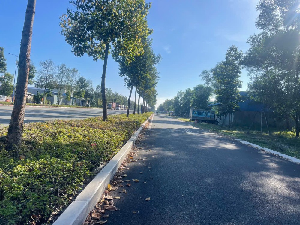 HOT HOT - CẦN BÁN LÔ ĐẤT  5m NE2 VD4 đường lớn TẠI Phường Thới Hòa,  thị xã bến cát,  Bình Dương