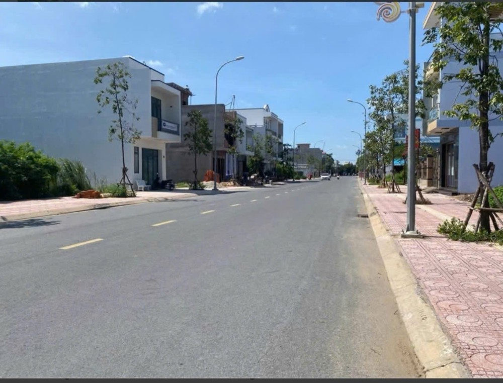 HOT HOT - CẮT LỖ SÂU NHẤT THỊ TRƯỜNG! BÁN GẤP 100m2 Mặt Tiền LÝ THƯỜNG KIỆT CHỈ 920 TRIỆU!