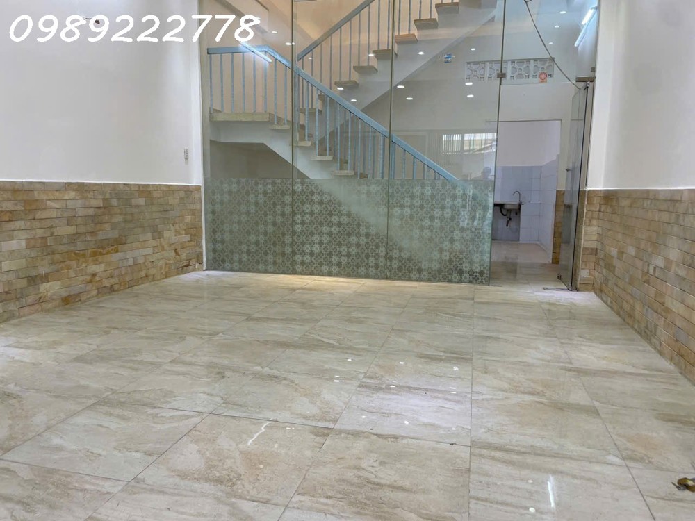 RẺ NHẤT QUẬN 1 3 BƯỚC HXH  THÔNG  - SAU LƯNG CĂN MẶT TIỀN  - 5X13M - CN 61.9m - 2 TẦNG - 3PN