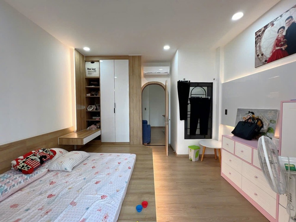 Oto tới nhà 1 lầu 3PN vài bước ra mặt tiền Phạm Hùng P4Q8