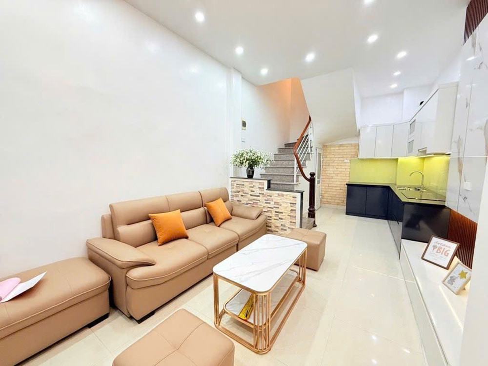 Cần Nhà Lạc Long Quân 32m, 5 tầng, full đồ, nở hậu, 30m ra oto tránh!