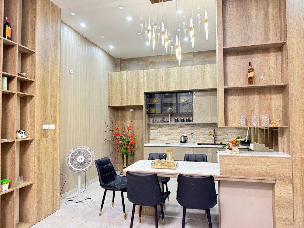 NHÀ MỚI 6 TẦNG Ô TÔ ĐỖ CỬA FULL NỘI THẤT Nguyễn Văn Cừ 51m X 11.9 tỷ Long Biên Hà Nội