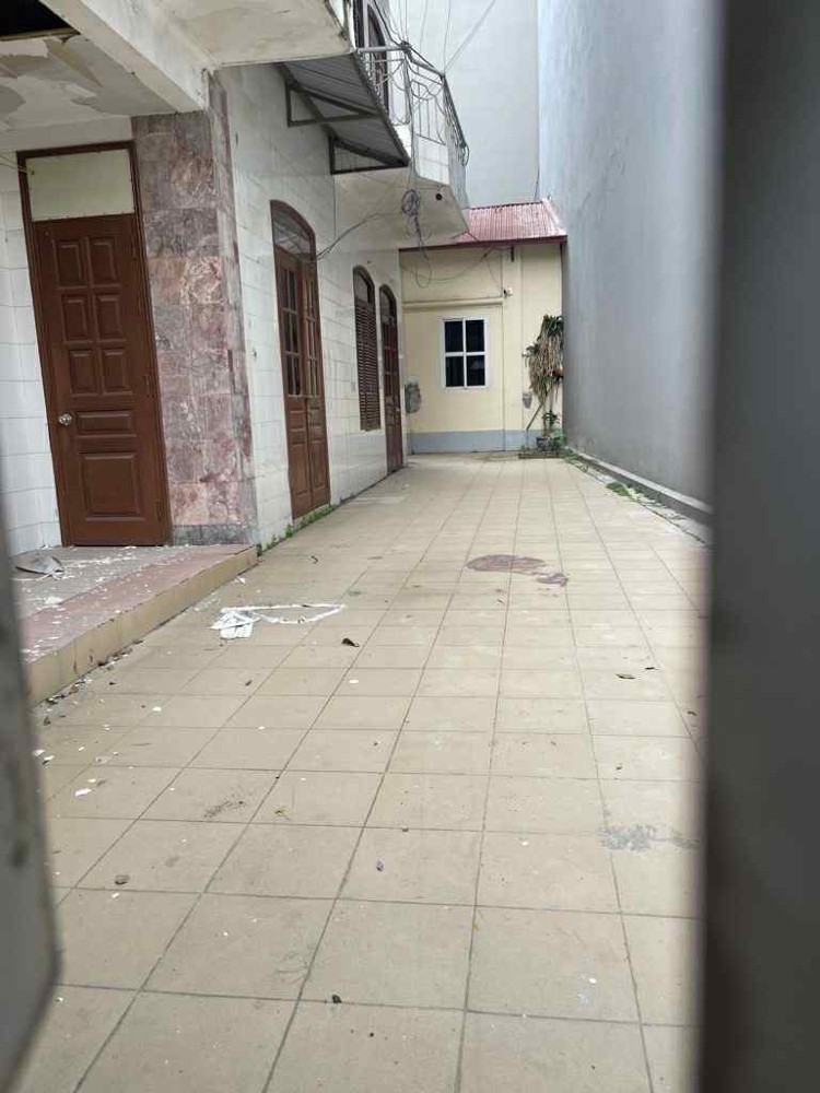 bán nhà mặt hồ Bồ Đề, diện tích 226m, mặt tiền 12m, 2 thoáng, full thổ cư