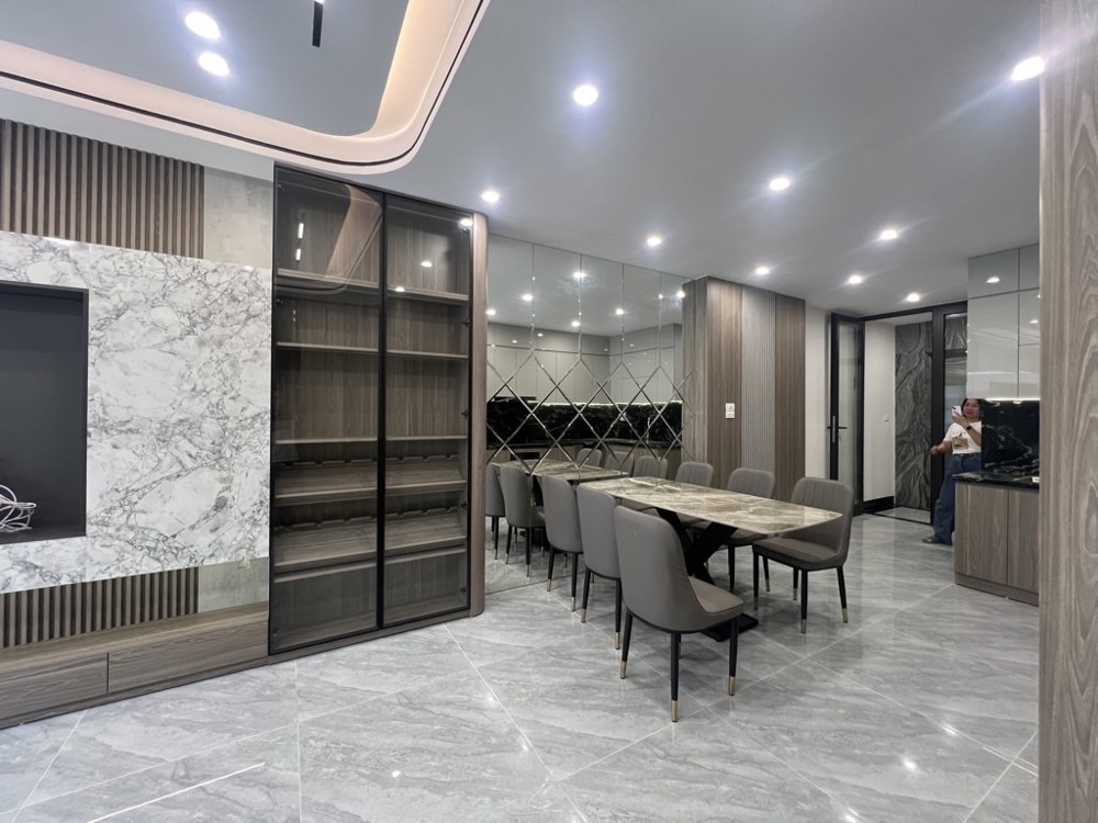 Bán nhà ngõ 135 Bồ Đề 58m x 6T gara thang máy kinh doanh nhỏ, giá đầu tư