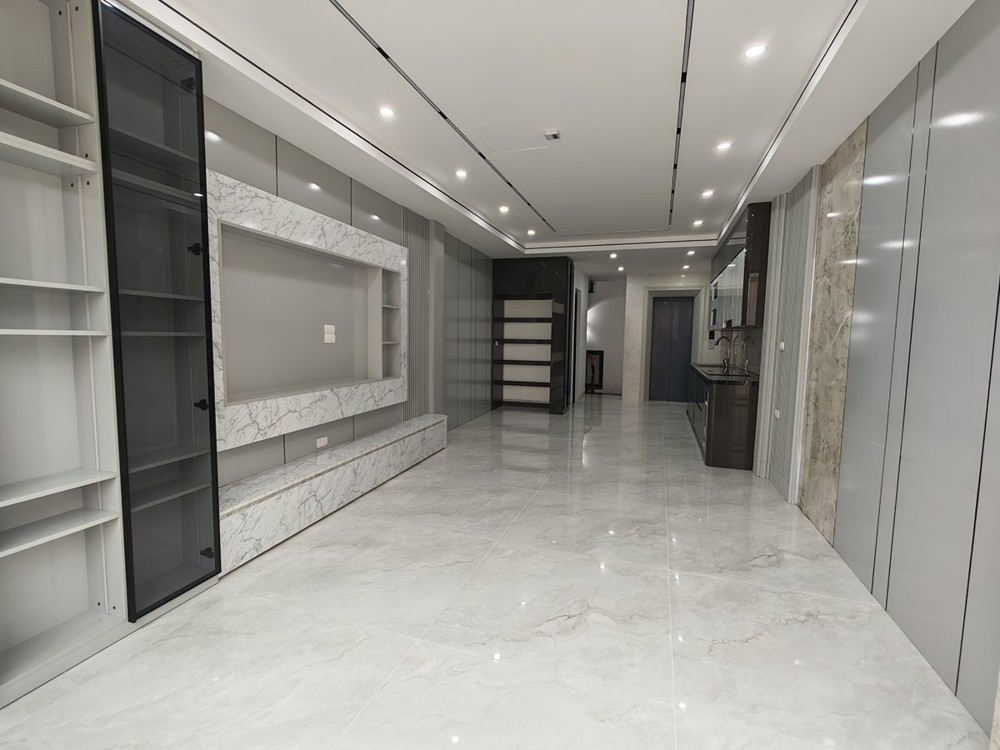 NHÀ MỚI- ĐẸP NGÕ THÔNG Ô TÔ ĐỖ CỬA FULL NỘI THẤT Bồ Đề 54m2 X 6Tầng X 16.9 tỷ Long Biên Hà Nội