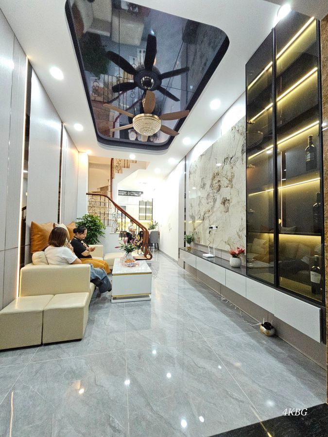 Bán Nhà Ngọc Khánh 33m2. 4 tầng. mặt tiền 3.1m. giá 9.9 Tỷ Ba Đình Hà Nội