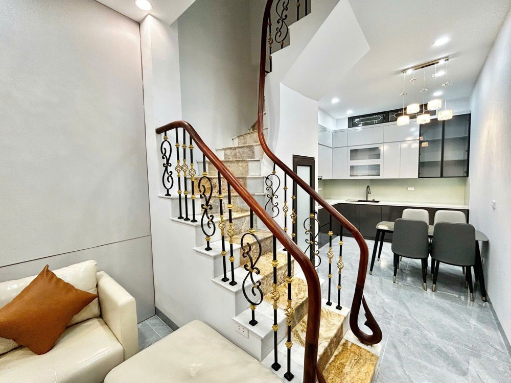 Bán Nhà Ngọc Khánh 33m2. 4 tầng. mặt tiền 3.1m. giá 9.9 Tỷ Ba Đình Hà Nội