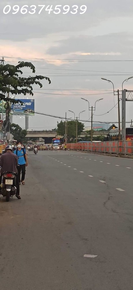 Bán gấp mặt tiền Quốc Lộ 13 Thủ Đức, 147m2, 3 tầng, 37 tỷ, Hiệp Bình Chánh