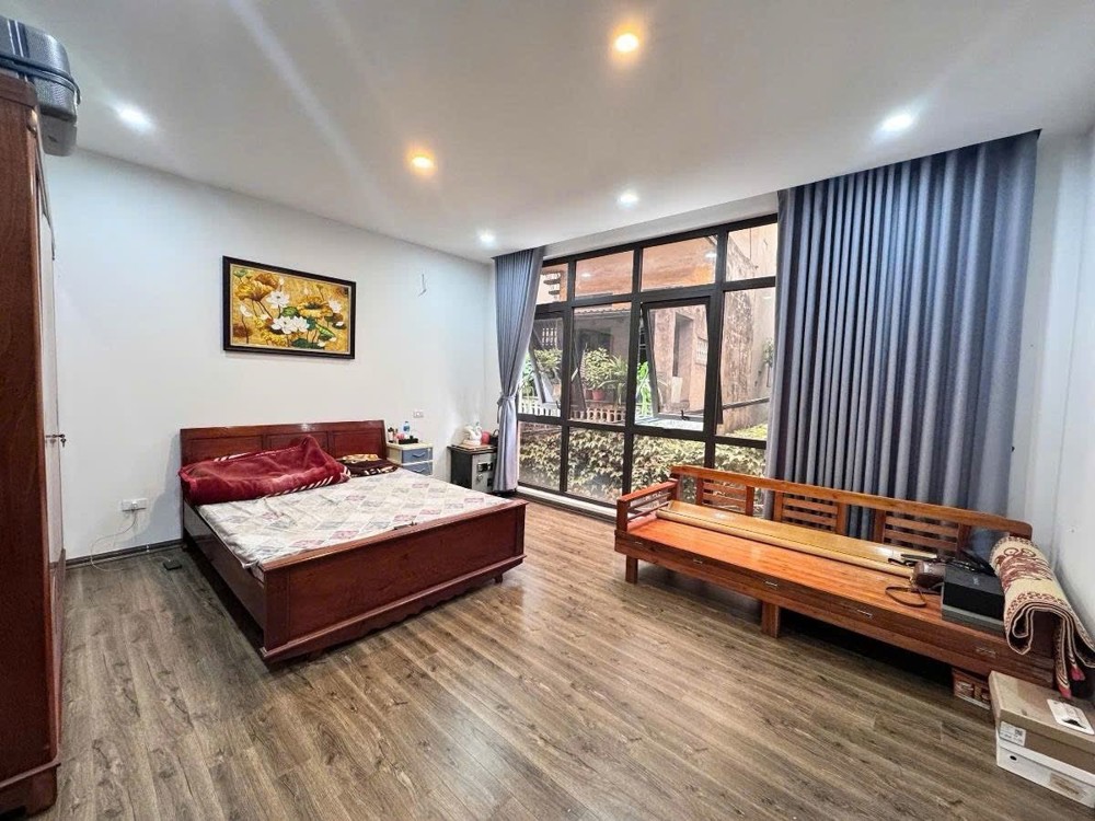 Bán Nhà Dương Văn Bé 42m2. 5 tầng. mặt tiền 5m. giá 9.5 Tỷ Hai Bà Trưng Hà Nội