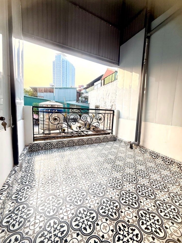 bán nhà ngọc khánh 35m x4 tầng 9,9 tỷ ngõ thông,ba gác tránh,full nội thất