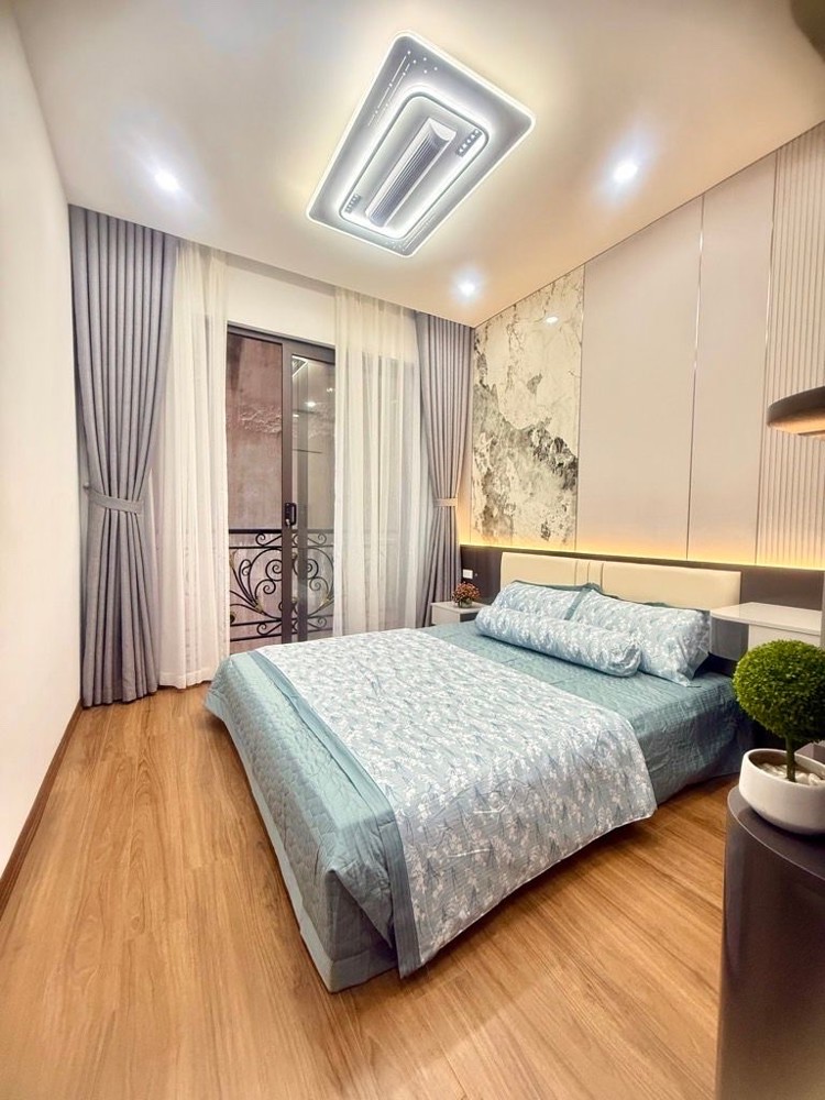 bán nhà ngọc khánh 35m x4 tầng 9,9 tỷ ngõ thông,ba gác tránh,full nội thất