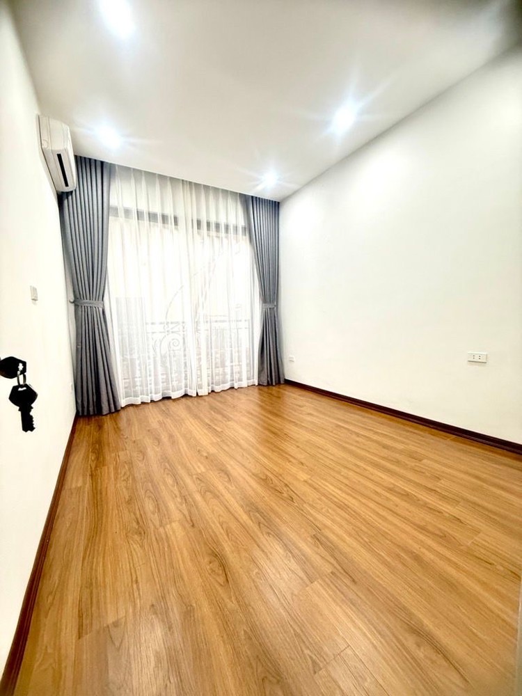 bán nhà ngọc khánh 35m x4 tầng 9,9 tỷ ngõ thông,ba gác tránh,full nội thất