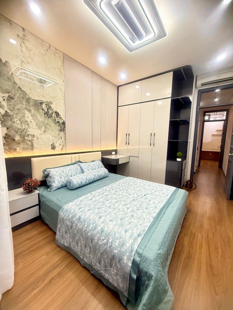 bán nhà ngọc khánh 35m x4 tầng 9,9 tỷ ngõ thông,ba gác tránh,full nội thất