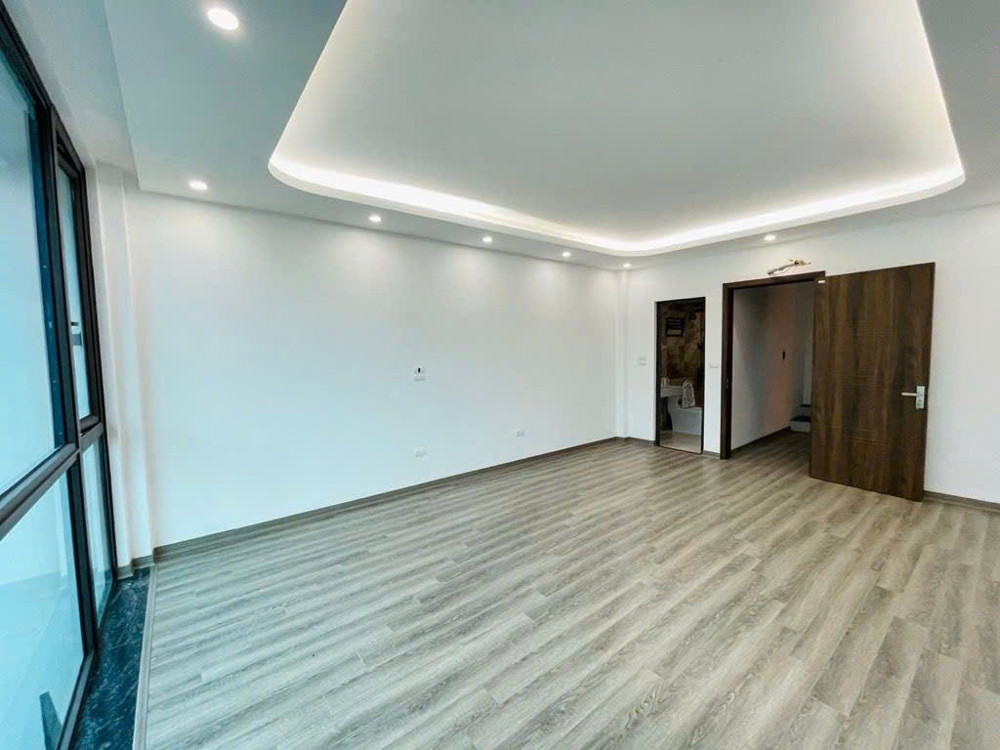 Bán Nhà Ngô Gia Tự Long Biên, Oto Đỗ Cửa,,Thang Máy,Full Nội Thất,Lô Góc,48M