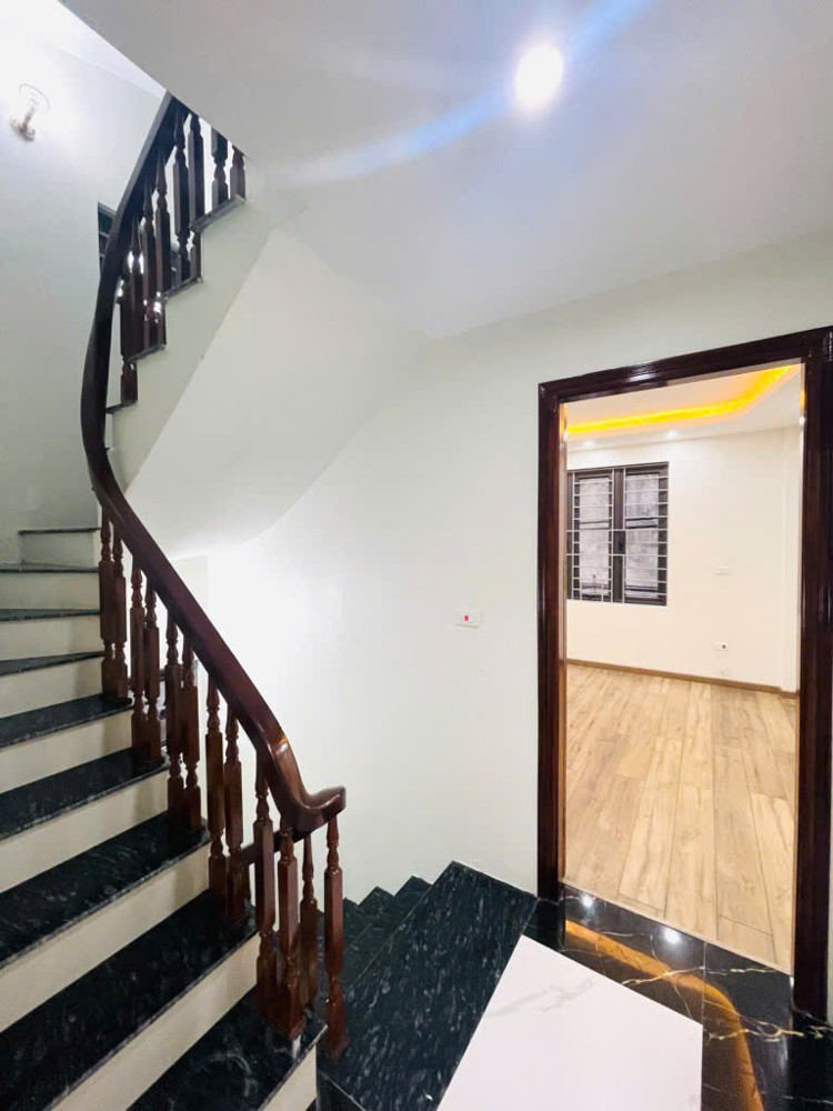 HÀ TRÌ LÔ GÓC 45M NHÀ 5 TẦNG MỚI XÂY 9,8 TỶ