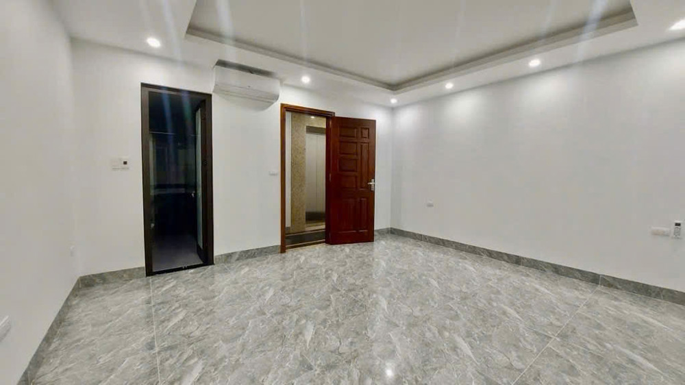  Nhà Đẹp Khó Tìm Ô Tô Đỗ Trong Nhà – Có Thang Máy – Ngõ Thông Thẳng Sát Mặt Đường Chính – Full Đồ