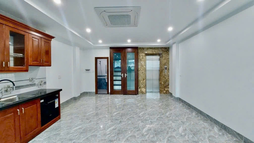  Nhà Đẹp Khó Tìm Ô Tô Đỗ Trong Nhà – Có Thang Máy – Ngõ Thông Thẳng Sát Mặt Đường Chính – Full Đồ