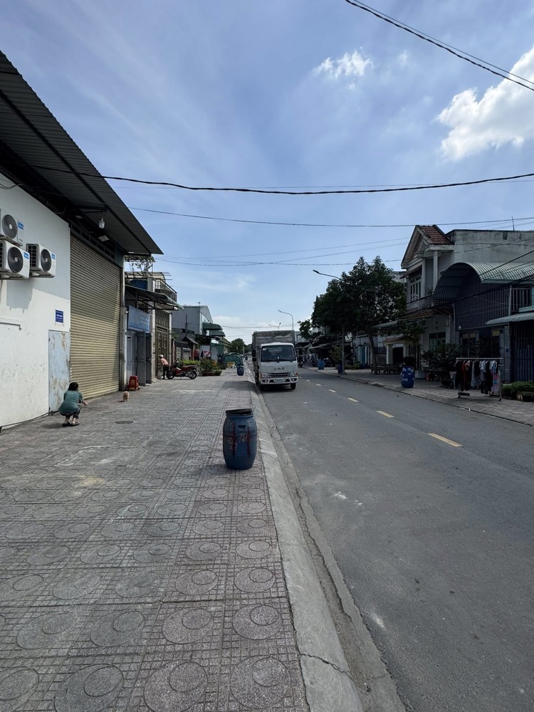 Cho thuê nhà mặt tiền đường D11, vị trí trung tâm KDC Thuận Giao – rất phù hợp kinh doanh buôn bán