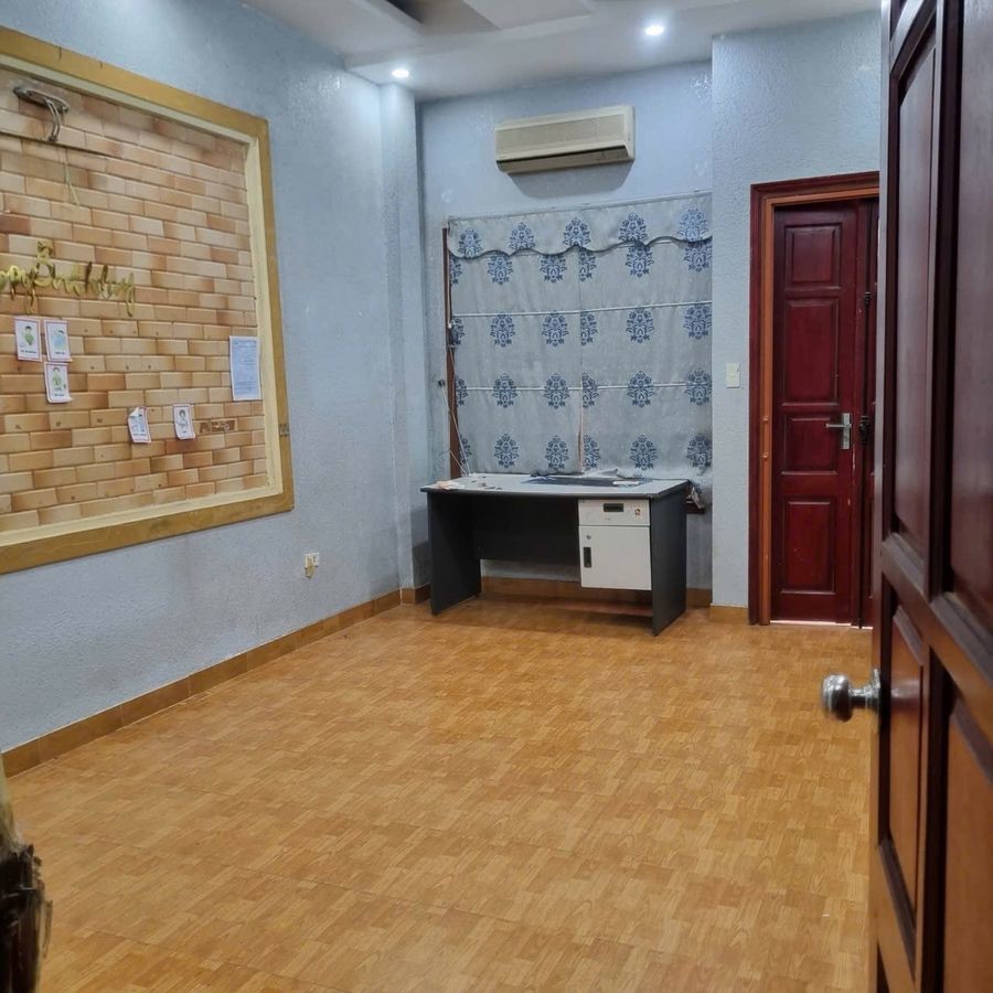 Bán Nhà Đường Láng 50M2. 5 Tầng. Mặt Tiền 3.5M. Giá 12.2 Tỷ Đống Đa Hà Nội