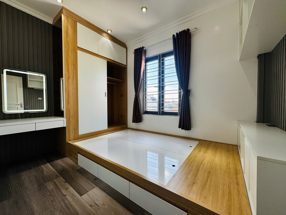 Chuyển Nhượng Nhà 5 Tầng Mặt Đường Hoàng Quý – Thông Chùa Hàng, Hải Phòng