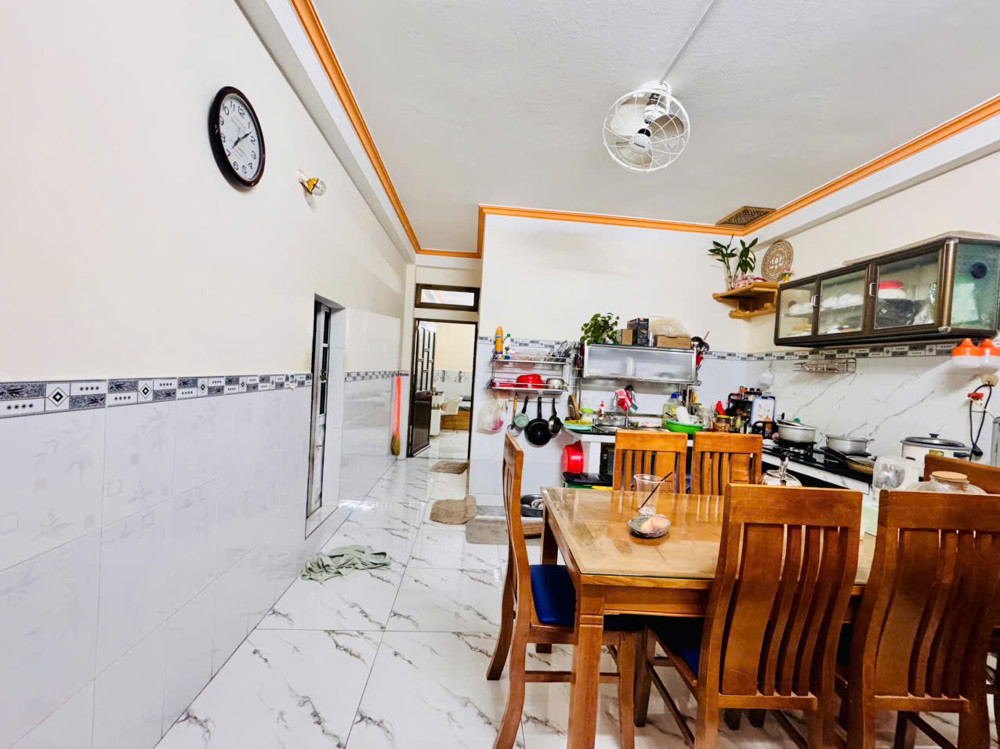 Bán Nhà 2 Tầng Trung Tâm Dĩ An,Shr Đường Xe Hơi,Gần Chợ Xóm Vắng