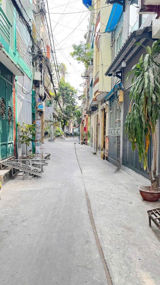 Quận 1 - Giáp Trần Hưng Đạo - Hẻm Xe Hơi LT - Gần Mặt Tiền  - Nhỉnh 6 Tỷ