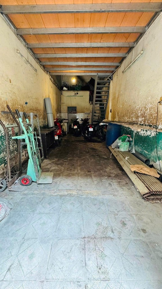 Quận 1 - Giáp Trần Hưng Đạo - Hẻm Xe Hơi LT - Gần Mặt Tiền  - Nhỉnh 6 Tỷ