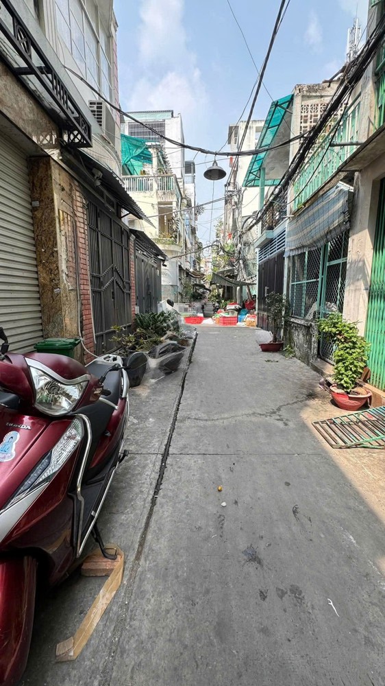 Quận 1 - Giáp Trần Hưng Đạo - Hẻm Xe Hơi LT - Gần Mặt Tiền  - Nhỉnh 6 Tỷ