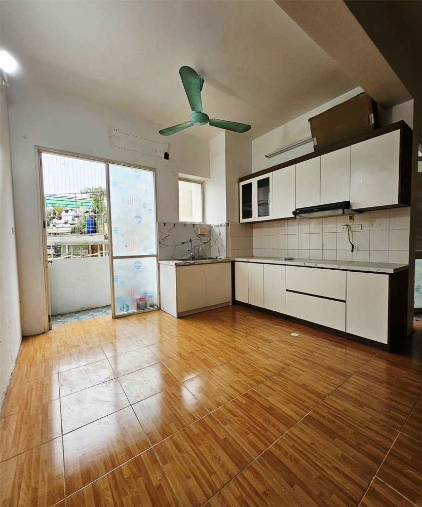 Bán CHCC F4 Trung Kính, SĐ 82 m2 - Tầng Trung - 2 PN + 2WC + 3 Logia - 7.2 Tỷ