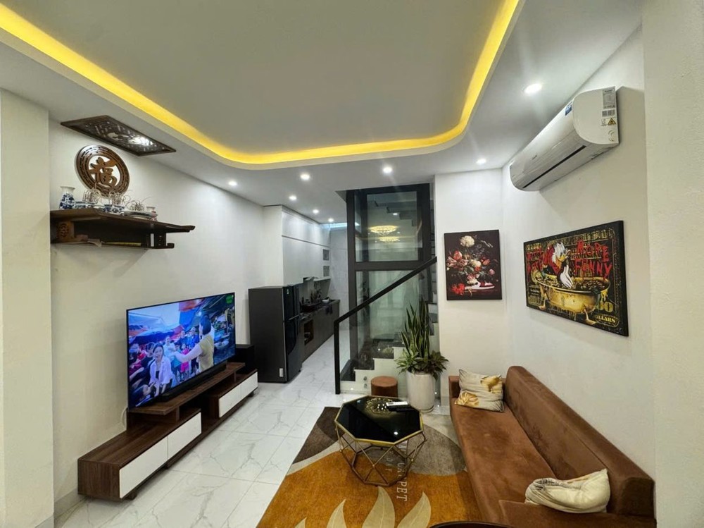 Nhà Đẹp Ô Tô Chánh- Vào Nhà Đức Giang- Long Biên 5 Tầng 45M2 X 12.5 Tỷ Long Biên Hà Nội