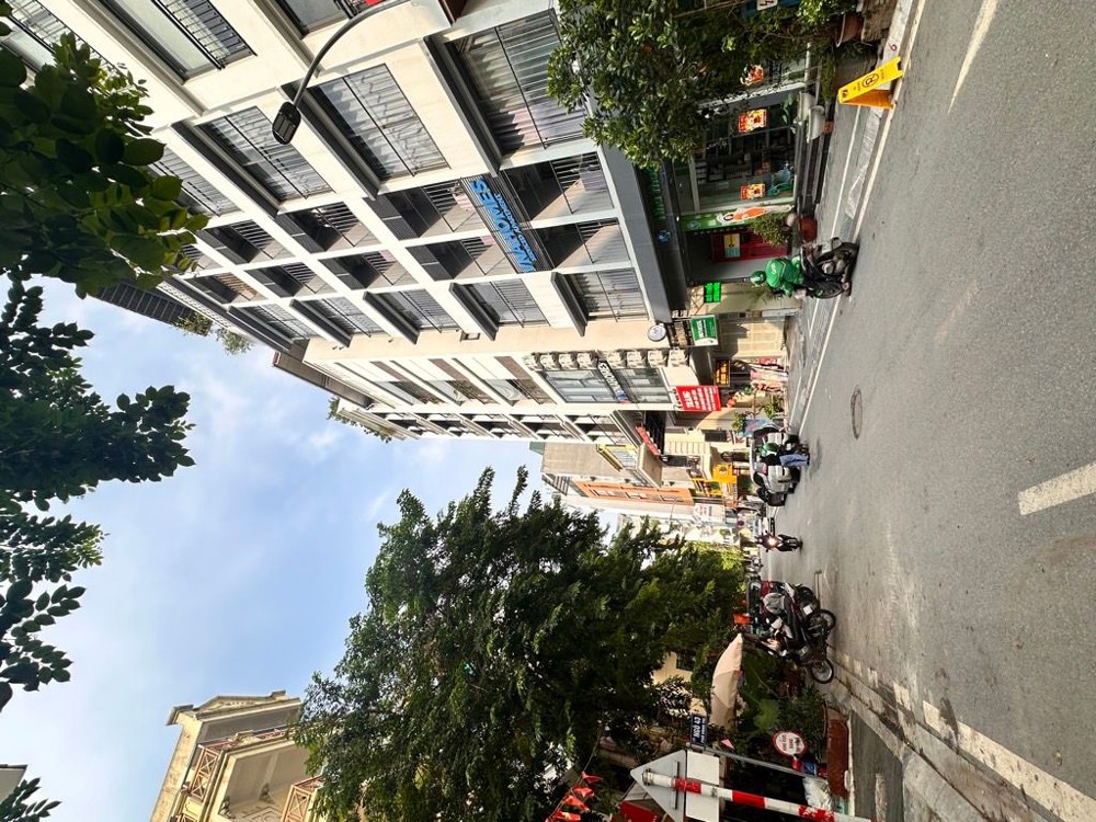 VÀI BƯỚC CHÂN RA HỒ TÂY - VỊ TRÍ CỰC HIẾM NHÀ BÁN - NGÕ THÔNG - THANG MÁY - GẦN Ô TÔ_46M2