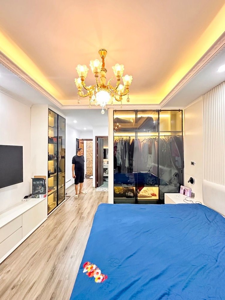 VÀI BƯỚC CHÂN RA HỒ TÂY - VỊ TRÍ CỰC HIẾM NHÀ BÁN - NGÕ THÔNG - THANG MÁY - GẦN Ô TÔ_46M2