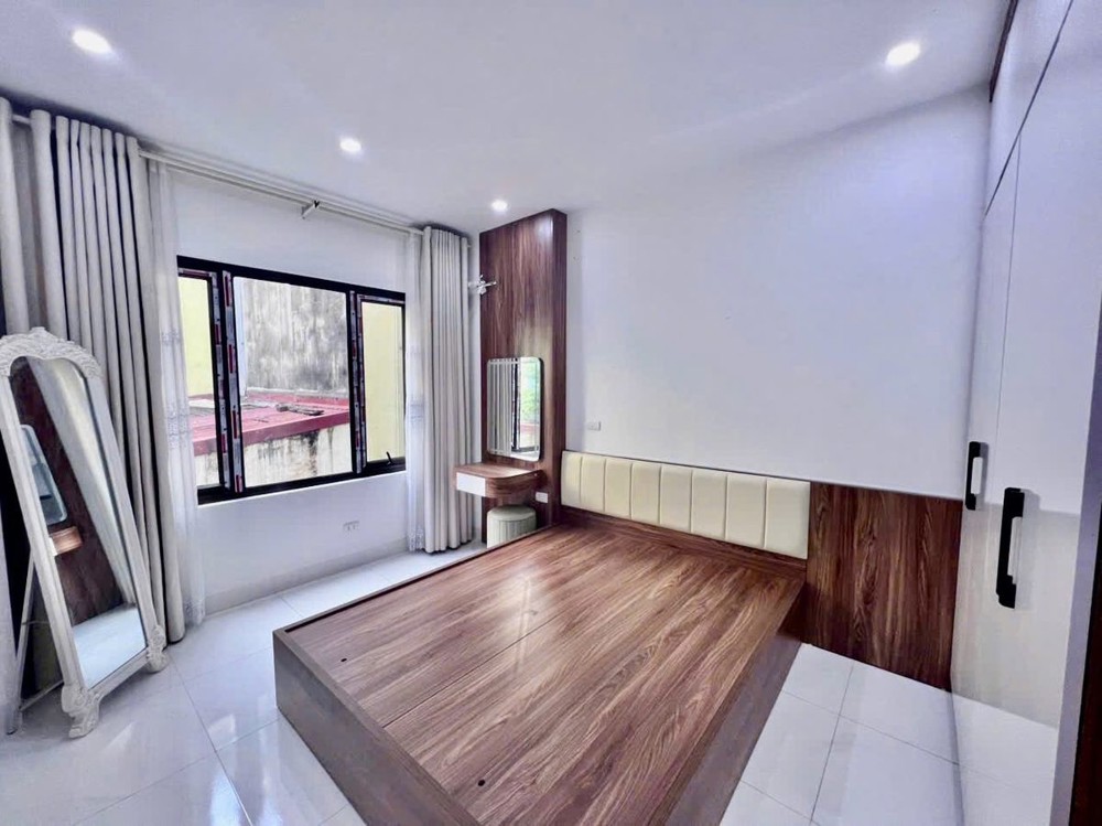 Nhà Mới Full Nội Thất 4 Tầng  Nguyễn Sơn- Long  41M2 X 8.85 Tỷ Long Biên-Hà Nội