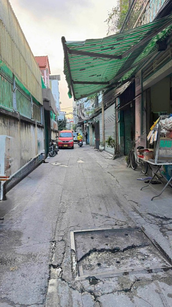 Bình Thạnh - Gần Quận 1 - 6Pn - Hẻm Xe Hơi - Không Quy Hoạch - Nhỉnh 9 Tỷ