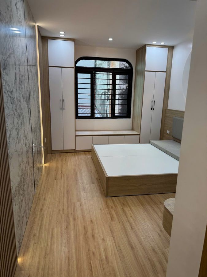 NHÀ MỚI DÂN XÂY ĐỘC LẬP FULL NỘI THẤT Đức Giang 55m2 X 3 Tầng 8.4 Tỷ Long Biên