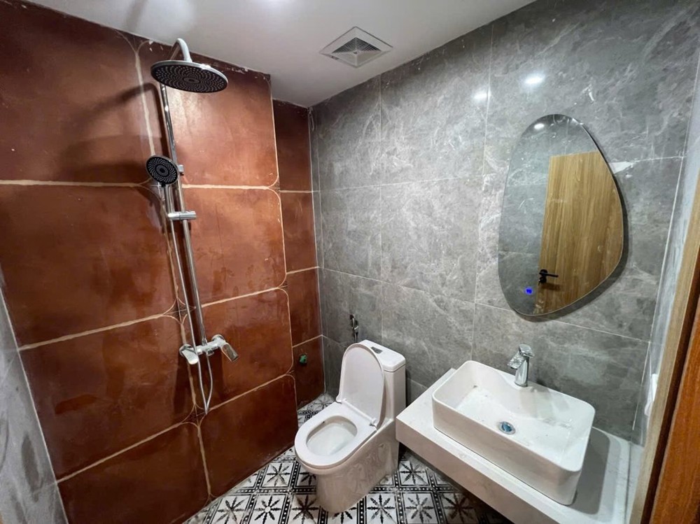 NHÀ MỚI DÂN XÂY ĐỘC LẬP FULL NỘI THẤT Đức Giang 55m2 X 3 Tầng 8.4 Tỷ Long Biên