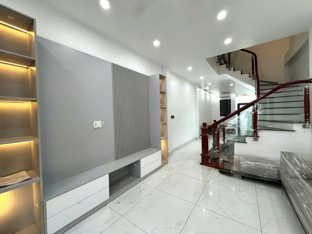 BÁN NHÀ MỚI FULL NỘI THẤT Ô TÔ ĐỖ CỬA Ngọc Thụy 51m2 X 5 Tầng12.9 Tỷ Long Biên Hà Nội