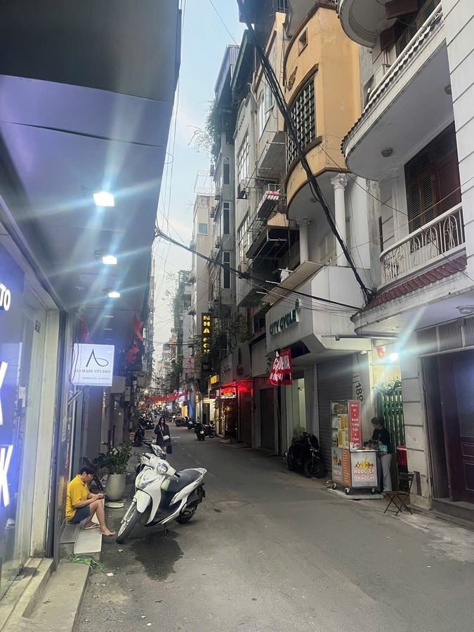 Bán Nhà Đông Các 54M2. 4 Tầng. Mặt Tiền 6.3M. Giá  31.5 Tỷ Đống Đa Hà Nội